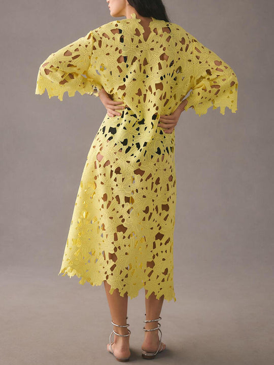 Raquel - Langärmliges Midikleid mit floralen Ösen