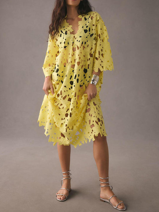 Raquel - Langärmliges Midikleid mit floralen Ösen