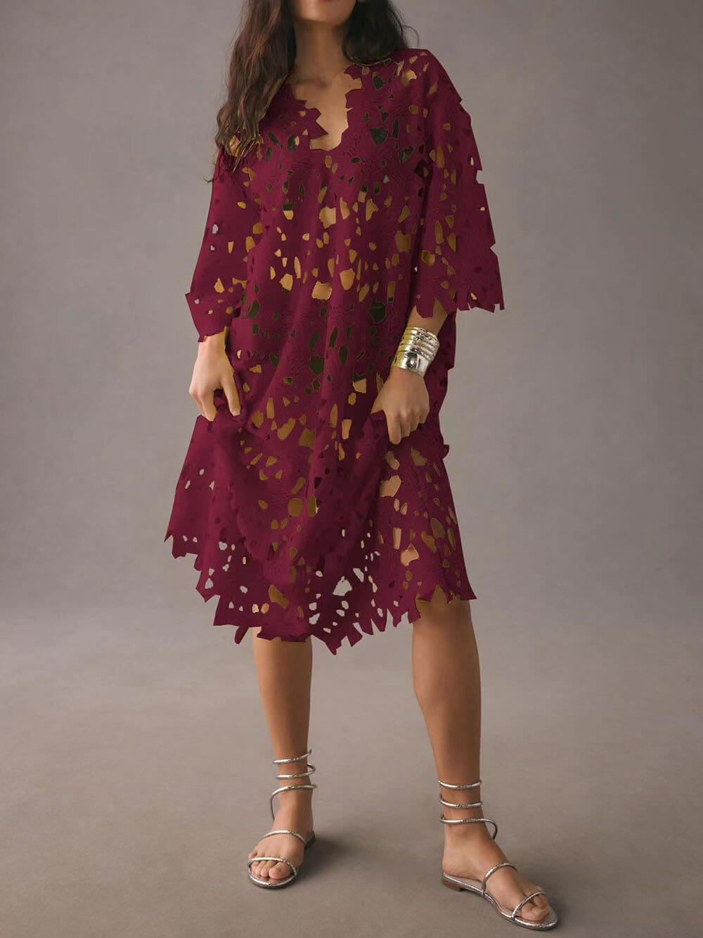 Raquel - Langärmliges Midikleid mit floralen Ösen