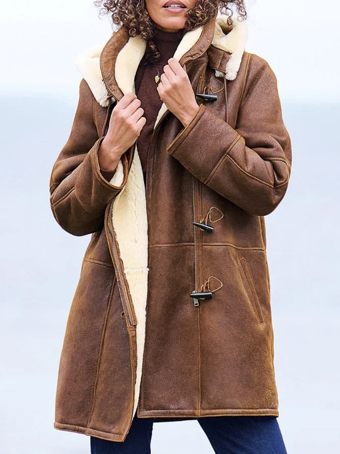 Clara - Lange, warme und leichte Damen-Daunenjacke