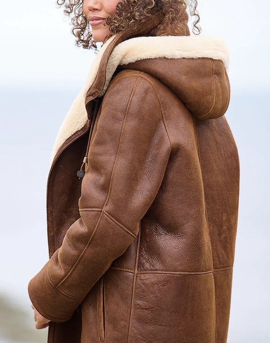 Clara - Lange, warme und leichte Damen-Daunenjacke